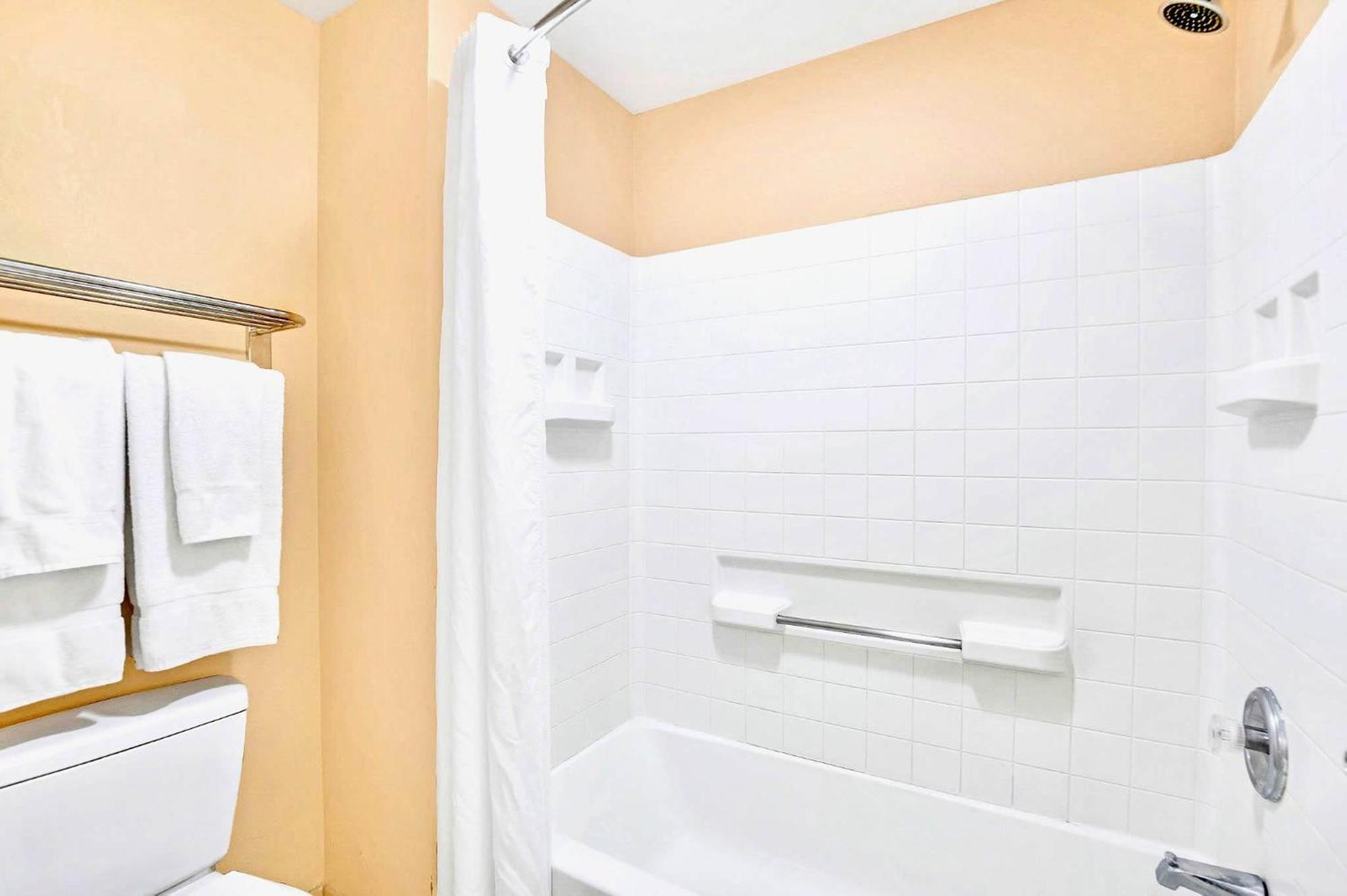 Apartment W Hot Tub Pool - Nearby Orlando